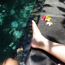 Lovely girl Elite Rose teasing with her nice feet outdoors — 11