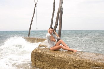 Extasi Dolni showing her big Boobs by the Ocean - Extasi Dolni showing her big Boobs by the Ocean 011