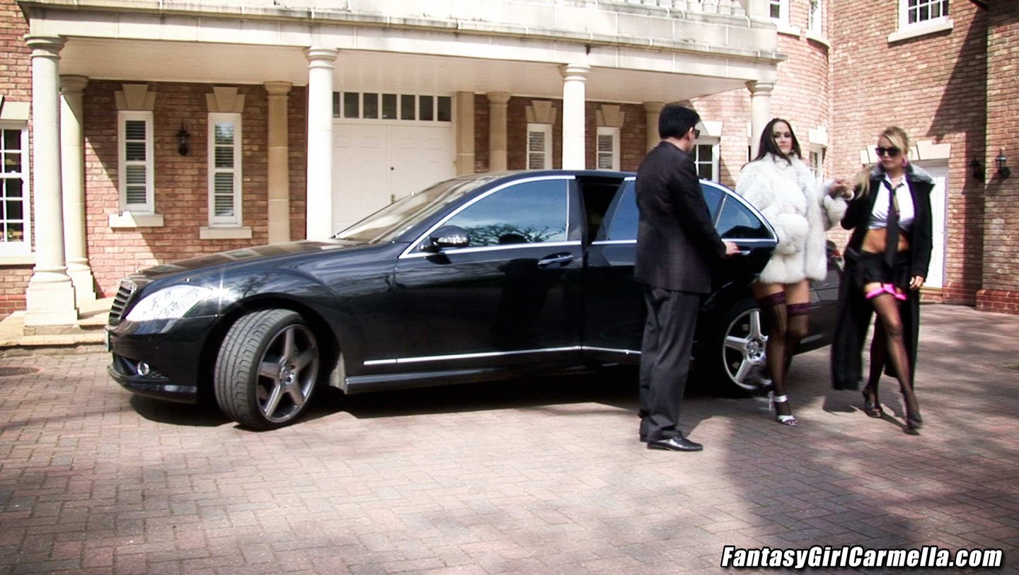 Cycate panie Carmella Bing i Angel Cassidy ruchają się w trójstronny sposób