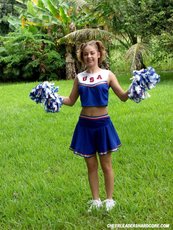 Young cheerleader drops down her pompoms and uniform to masturbate — 1