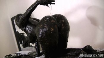 Mindi Mink covers her curvy body with a grease - Mindi Mink covers her curvy body with a grease