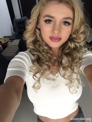 Gorgeous blonde girl Eliza Miller taking pictures of her pretty face - 000014