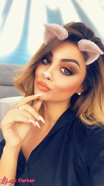 Sweet babe Lexi Parker shares some of her personal collection of selfies - 000002