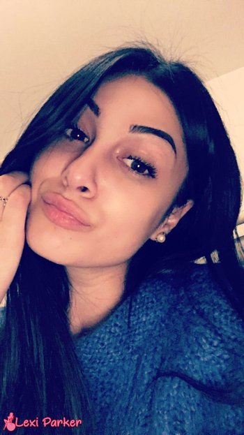 Cute babe Lexi Parker opens up her private selfies and shares them with you - 000007