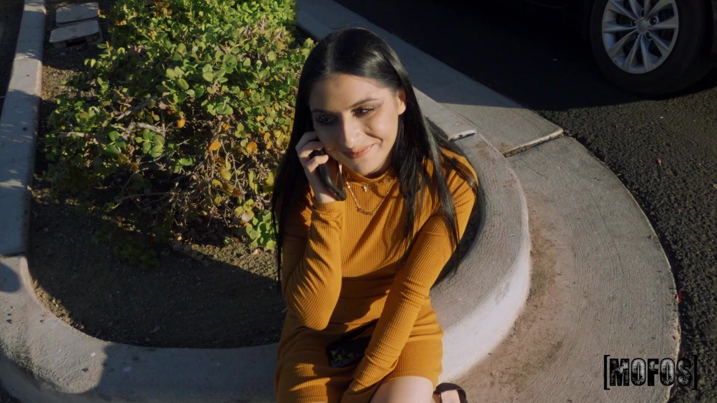 Zdzirowata Kaitlyn Katsaros ssie i rucha się w scenie seksu POV