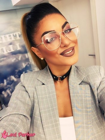 Sweet babe Lexi Parker shares some of her personal collection of selfies - 000008