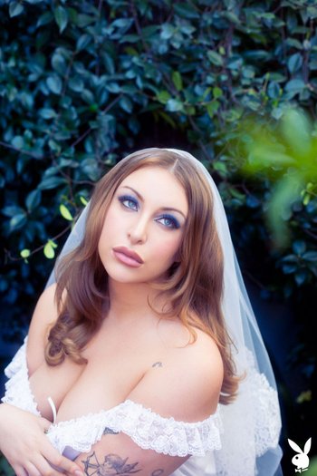 Outdoors session with charming erotic model Bunny Gaubert - Bunny_Gaubert_Forever_Love_0003