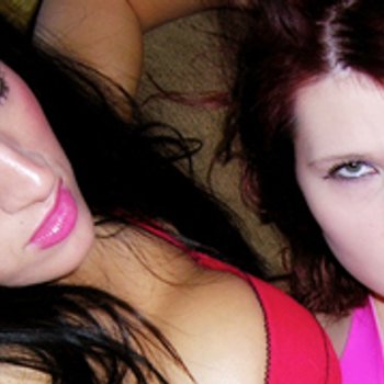 La sexy Jett Black ama il sesso lesbico piccante con i giocattoli