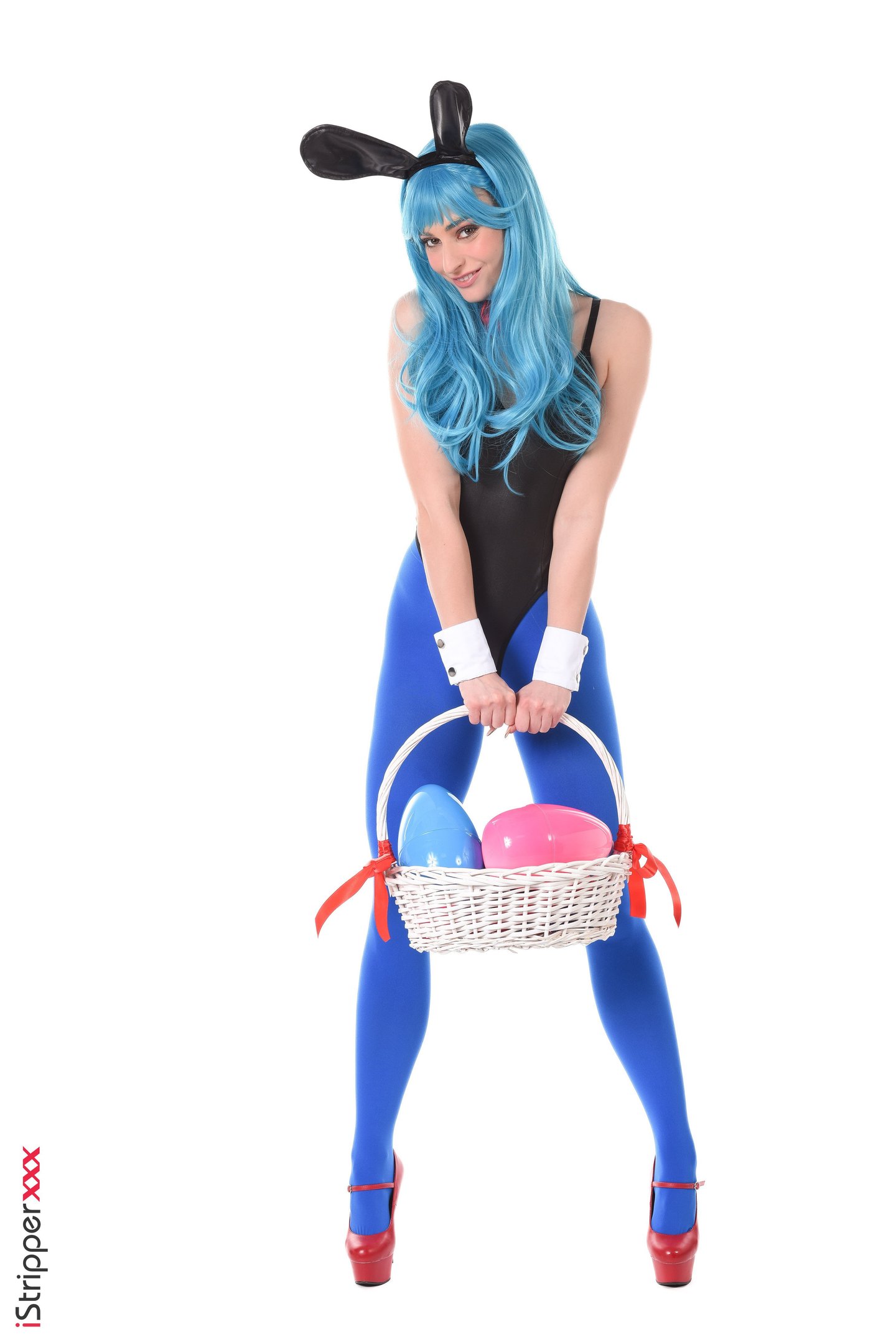 Foxy niebieskowłosa Dolly Dyson uwielbia zdejmować ubrania dla iStripper