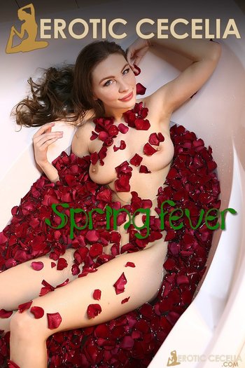 Amazing babe Cecelia showing her nude body in the bathtub - 000000