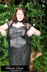 Chubby chick teasing with her curvy body outdoors — 6