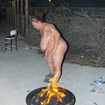 Solo BBW chick gets naked and shows her fat body outdoors