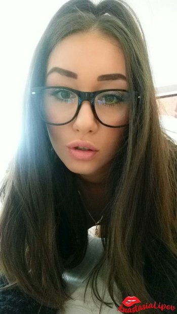 Good looking girl Anastasia Lipov teasing with her sexy curves - 000007