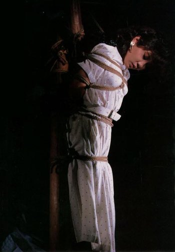 Wasteland-BDSM-Wax-Play-Rope-Susension(1)