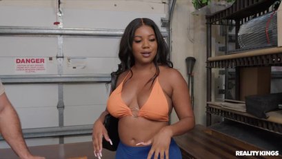 Curvy black MILF Sierra Sinclair shows off her great fuck skills — 2