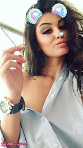 Lexi Parker shares a few of her selfies with her army of fans - 000007