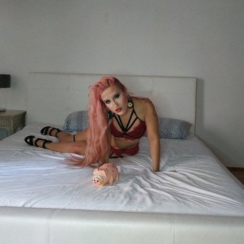 Pink haired chick teasing in her sexy lingerie on the bed