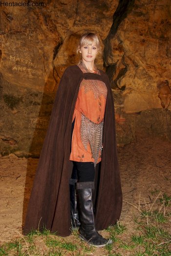 Amateur blonde Natalli Diangelo posing in her medieval clothes - Amateur blonde Natalli Diangelo posing in her medieval clothes 007