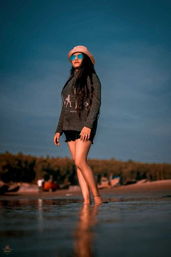 Good looking Indian chicks love posing in various scenes - 000003