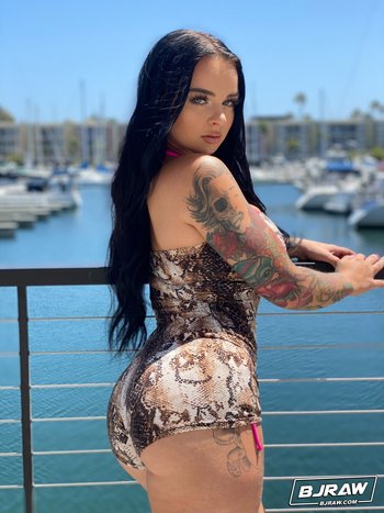 Busty chick Ivy Rose performs a sloppy blowjob - Ivy-Rose-Cock-Sucker%20(1)