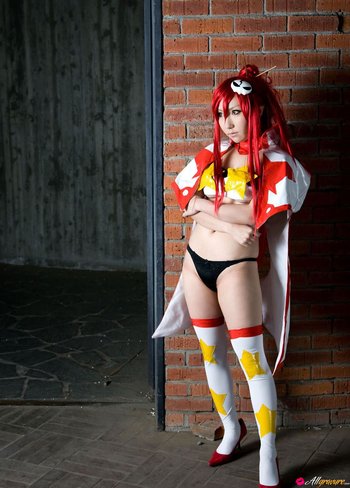 Ayaka Gekijou knows how to seduce with her perfect body