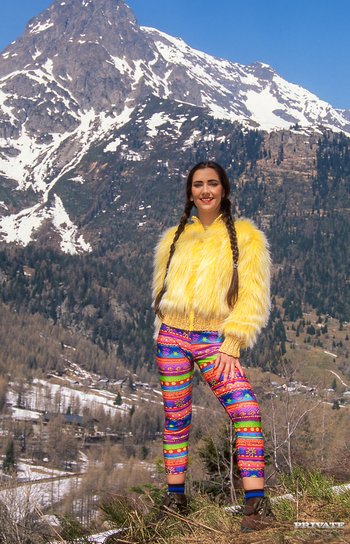 Brunette Melory Jane enjoys while having MMF threesome during hiking - Brunette Melory Jane enjoys while having MMF threesome during hiking 001