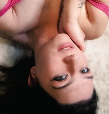 Hot tattooed girl Evelyn Storm taking pics of her sexy figure - 000003