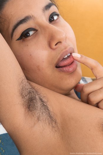 Solo girl Amira Roshane gets naked and shows her hairy body - 86176