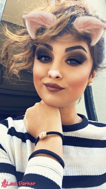 Lexi Parker shares a few of her selfies with her army of fans - 000004