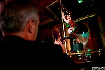 Samantha Bentley gets fucked while pole dancing - Samantha-Bentley-erotic-babe(1)