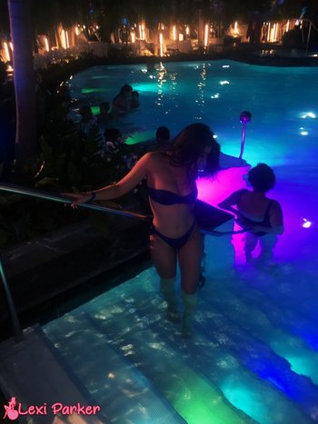 Cute Lexi Parker spends a day at the spa and shows off her amazing body - 000008