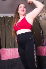 Curvy babe Lana Del Lust takes off her pants while working out — 1