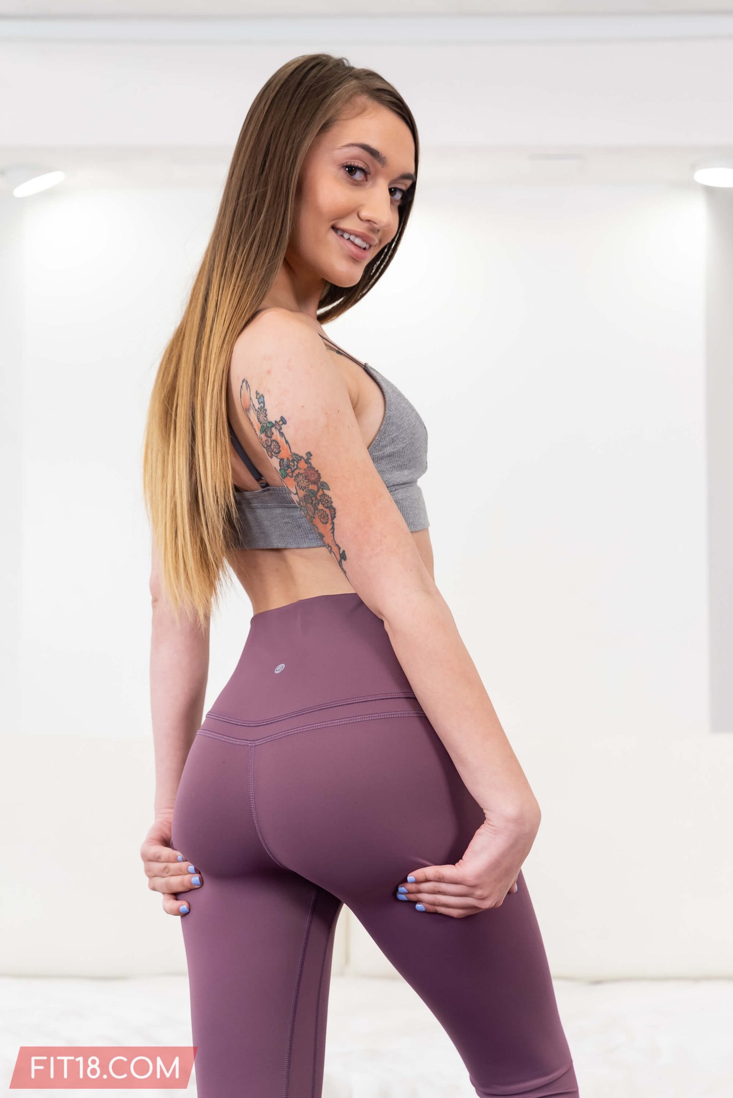 Slim brunette goddess Sera Ryder exposes her superb fit body 20 photos