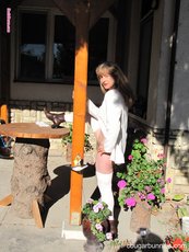 Sexy cougar Doris Dawn showing her body in the backyard — 15