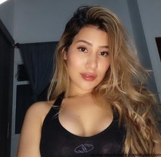 Pretty babes teasing with their big round boobs in various photo shoots — 10