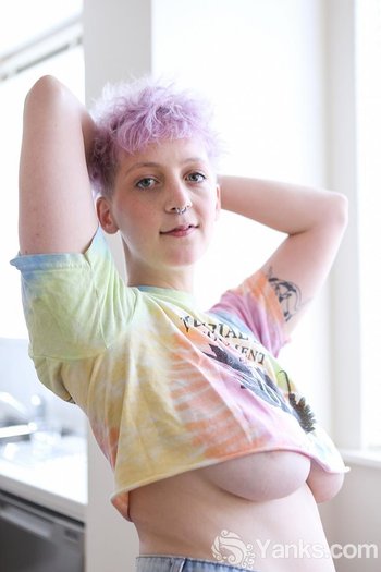 Yanks-Chubby-Girl-Spreads(1)