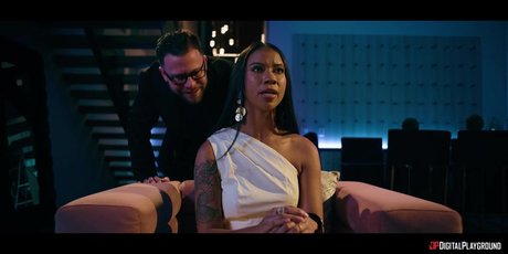 Hot ass Ameena Green shares her lover with sexy Chloe Foxx