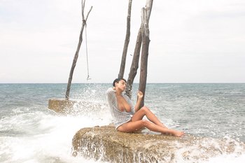 Extasi Dolni showing her big Boobs by the Ocean - Extasi Dolni showing her big Boobs by the Ocean 012