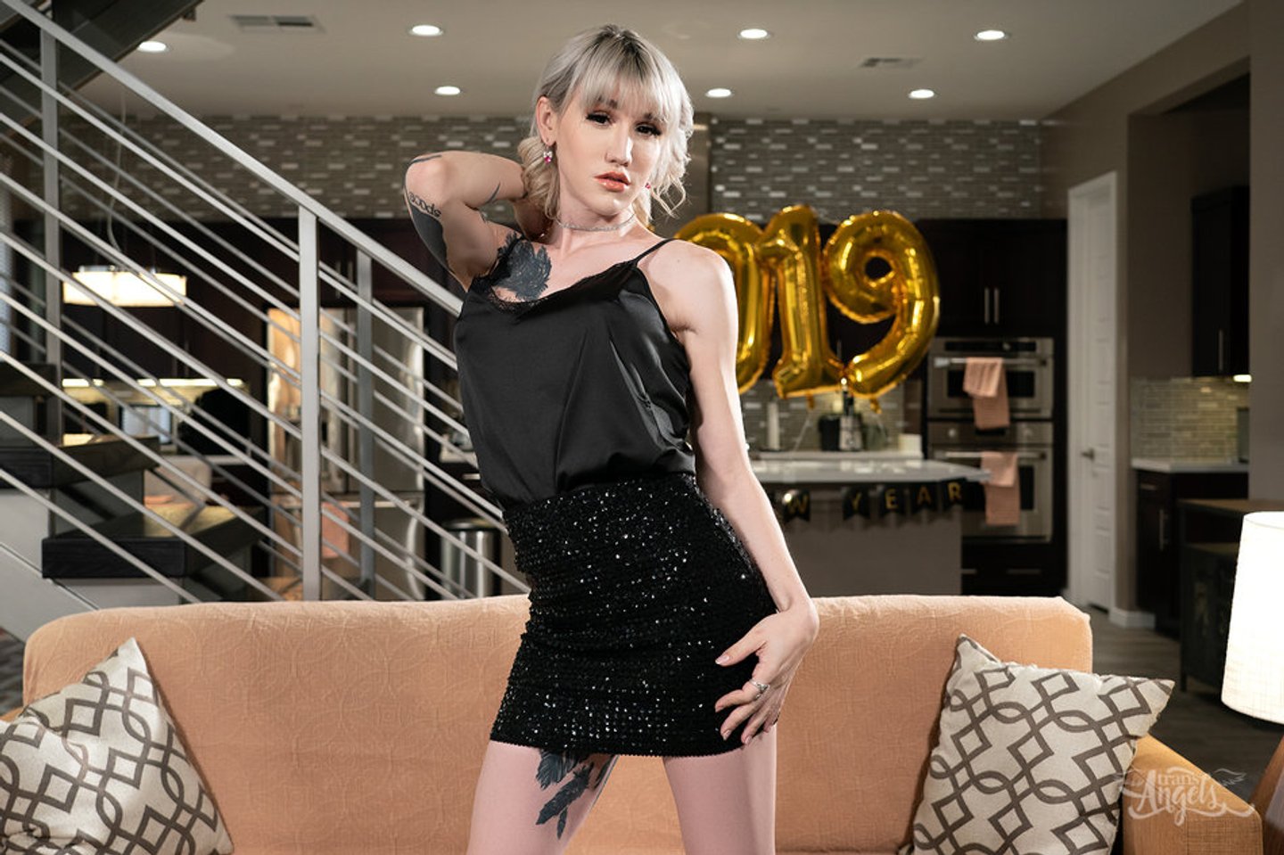 Napalona Lena Kelly z gorącą dupą uprawia seks analny w pozycji na pieska