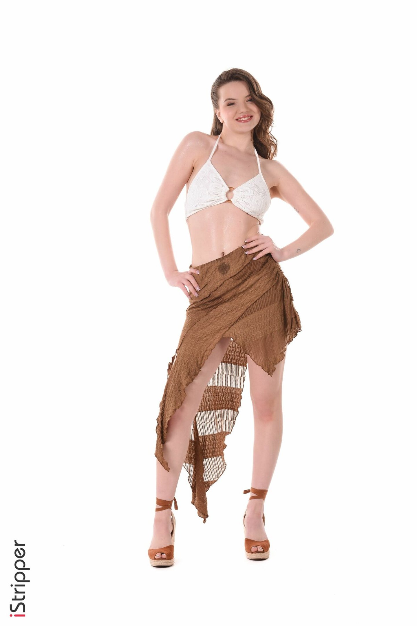 Studio iStripper prezentuje cudowną Toree z dużymi naturalnymi cyckami