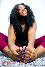 Ebony milf Chy Latte teasing in leggings with her sexy painted nails feet — 8
