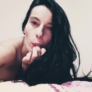 Pregnant babe Lexi Dona plays with her Pussy