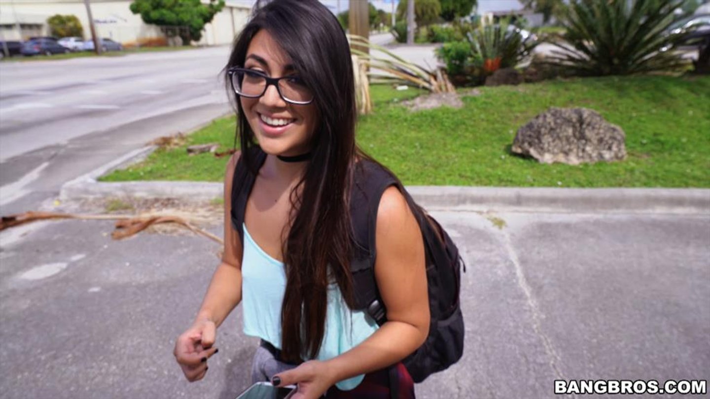 Napalona Lexy Bandera zostaje wyruchana w cipkę w autobusie