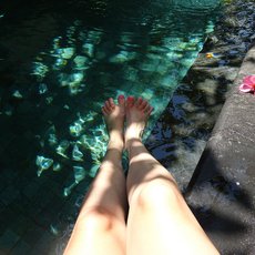 Lovely girl Elite Rose teasing with her nice feet outdoors — 8