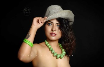 Smoking hot Indian chicks put their sexy figures on display - 000008