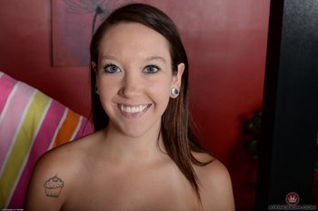 Shannon Wolf spreads Butt and shows off her Holes - Shannon-Wolf-fingering-pussy(17)