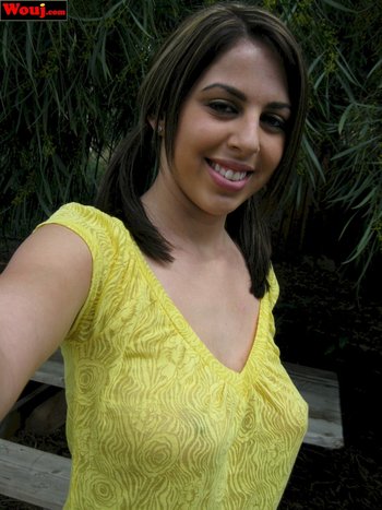 Amazing brunette babe shows her hard nipples under a yellow shirt