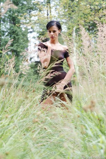 Short-haired brunette spreads her twat on the grass - The-Life-Erotic-Hairy-Cunt (1)