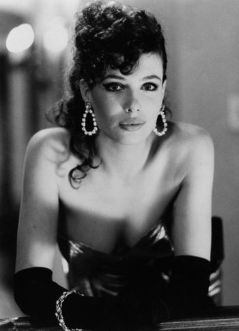 Kelly-LeBrock-Sexy-Shots(10)