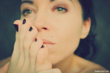 Good looking chick loves licking her feet more than anything else - 000003